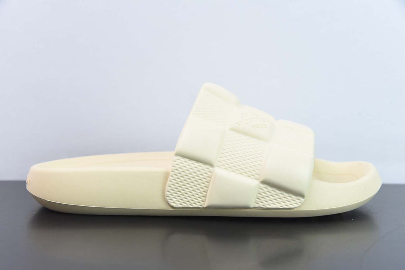 SLIDE LV XADREZ "MONOGRAM" OFF WHITE