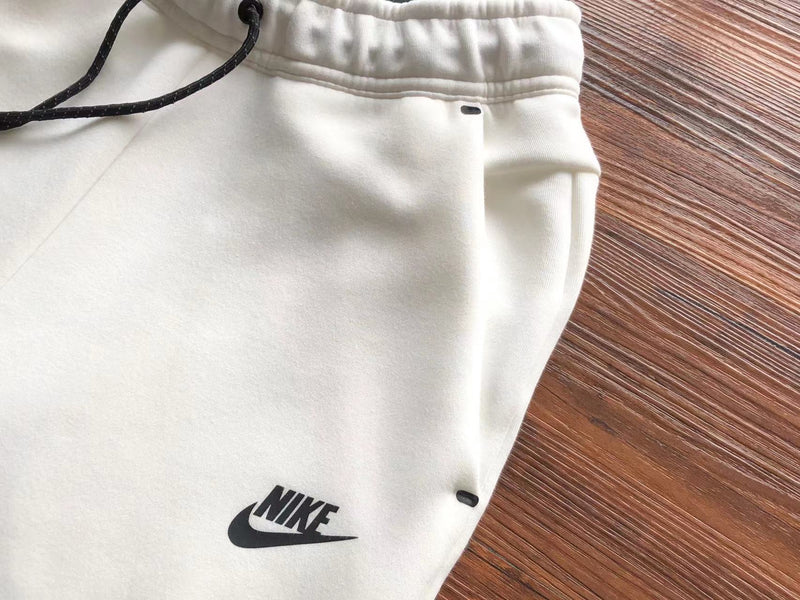 NIKE TECH FLEECE  WINDRUNNER "BRANCO" 🇺🇸