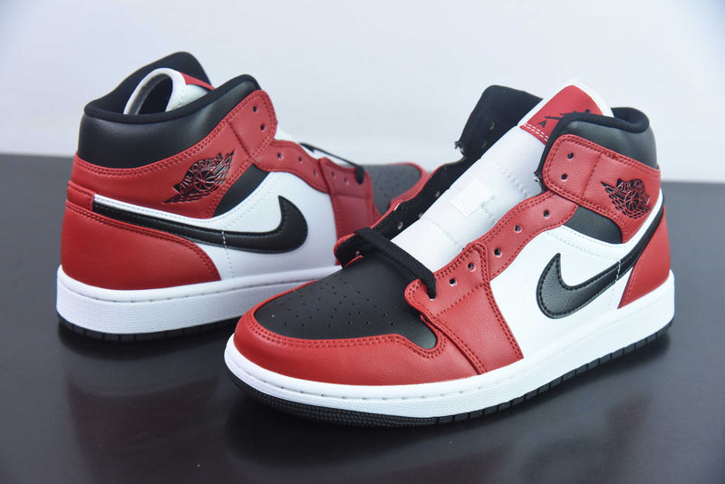 AIR JORDAN 1 MID "CHICAGO BLACK TOE"