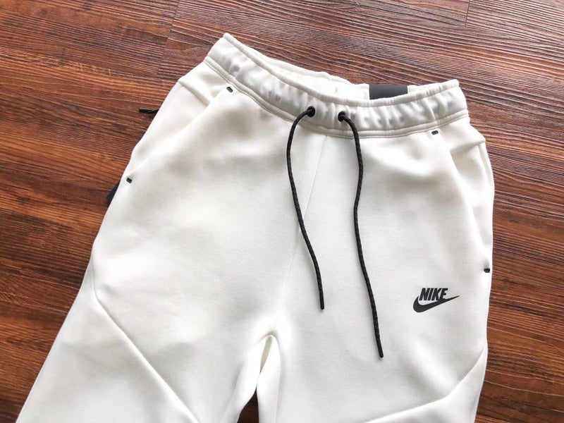 NIKE TECH FLEECE  WINDRUNNER "BRANCO" 🇺🇸