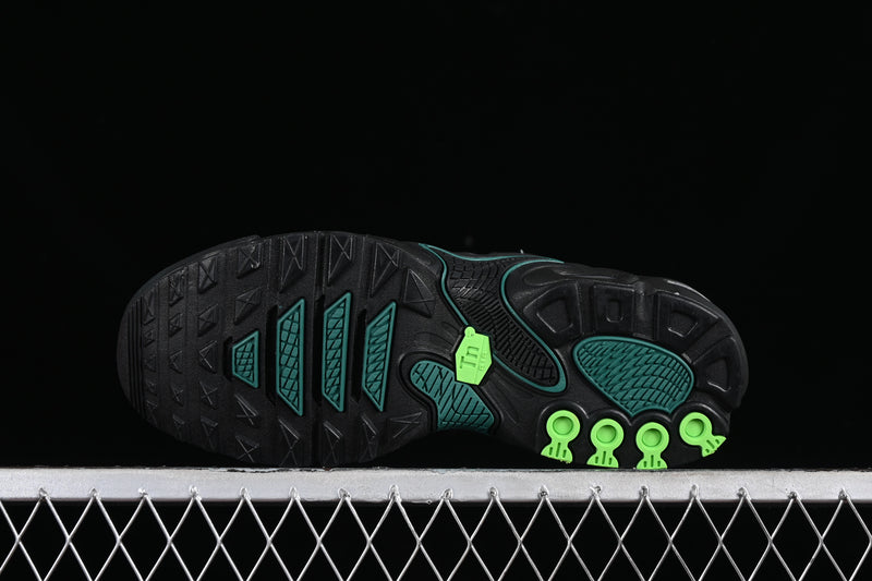 AIR MAX PLUS DRIFT 2024 "BLACK & GREEN STRIPE" - FD4290-006 🇺🇸