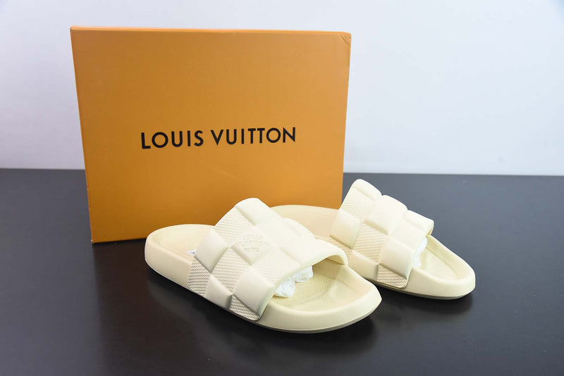 SLIDE LV XADREZ "MONOGRAM" OFF WHITE