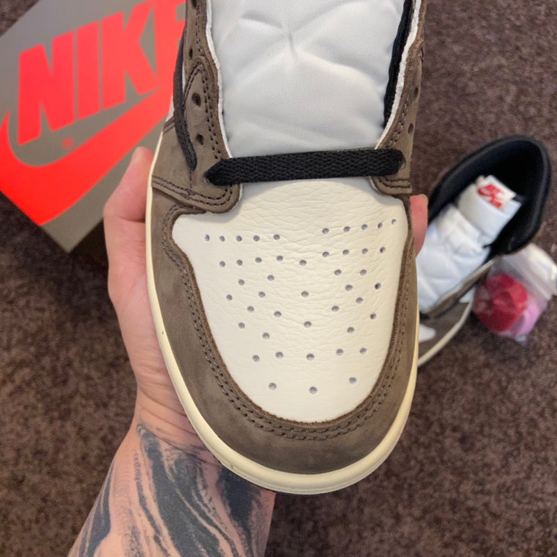 AIR JORDAN 1 HIGH x TRAVIS SCOTT - CD4487-100