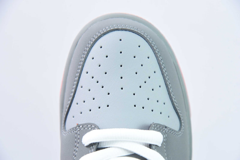 NIKE SB DUNK LOW STAPLE NYC PIGEON