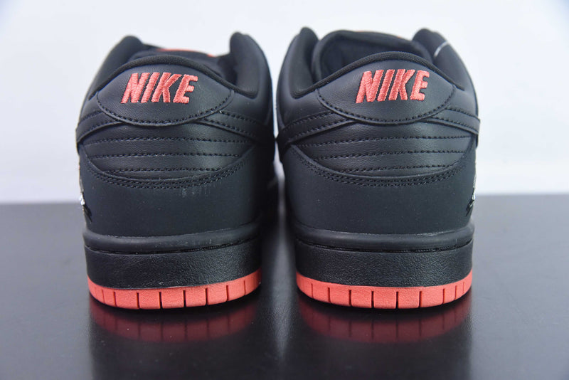 NIKE SB DUNK LOW STAPLE NYC PIGEON "BLACK"